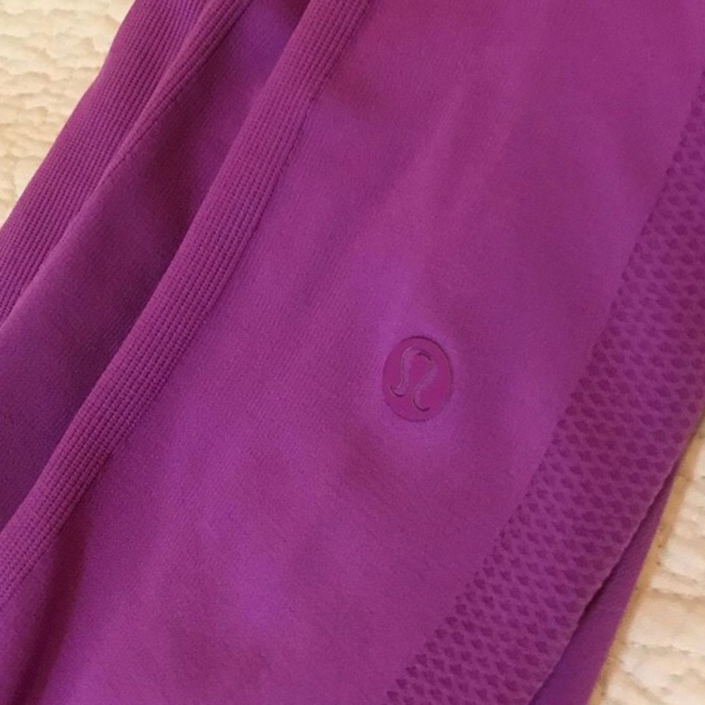 PINK SEAMLESS LULULEMON SIZE 4 - Picture 5 of 5